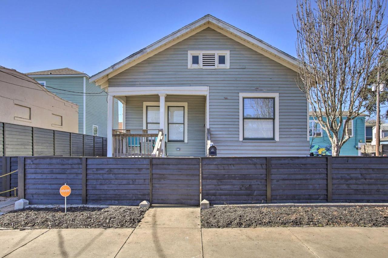 Cozy Beach Bungalow Near Galveston Seawall And Pier Exterior foto